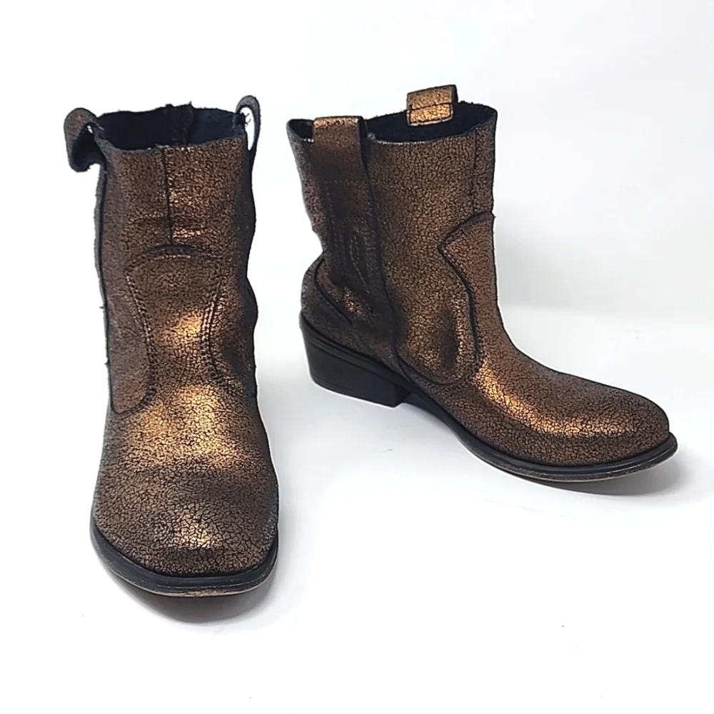Charles‎ by Charles David Booties copper bronze metallic Wonens 6.5